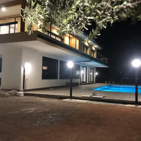 Belle Maison 130m² Piscine Chauffee Сотта